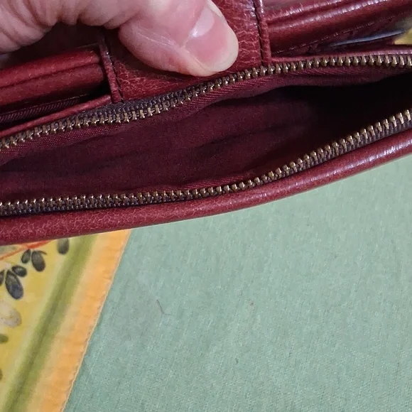 Fossil Women's Burgundy Leather Wallet - Picture 6 of 8